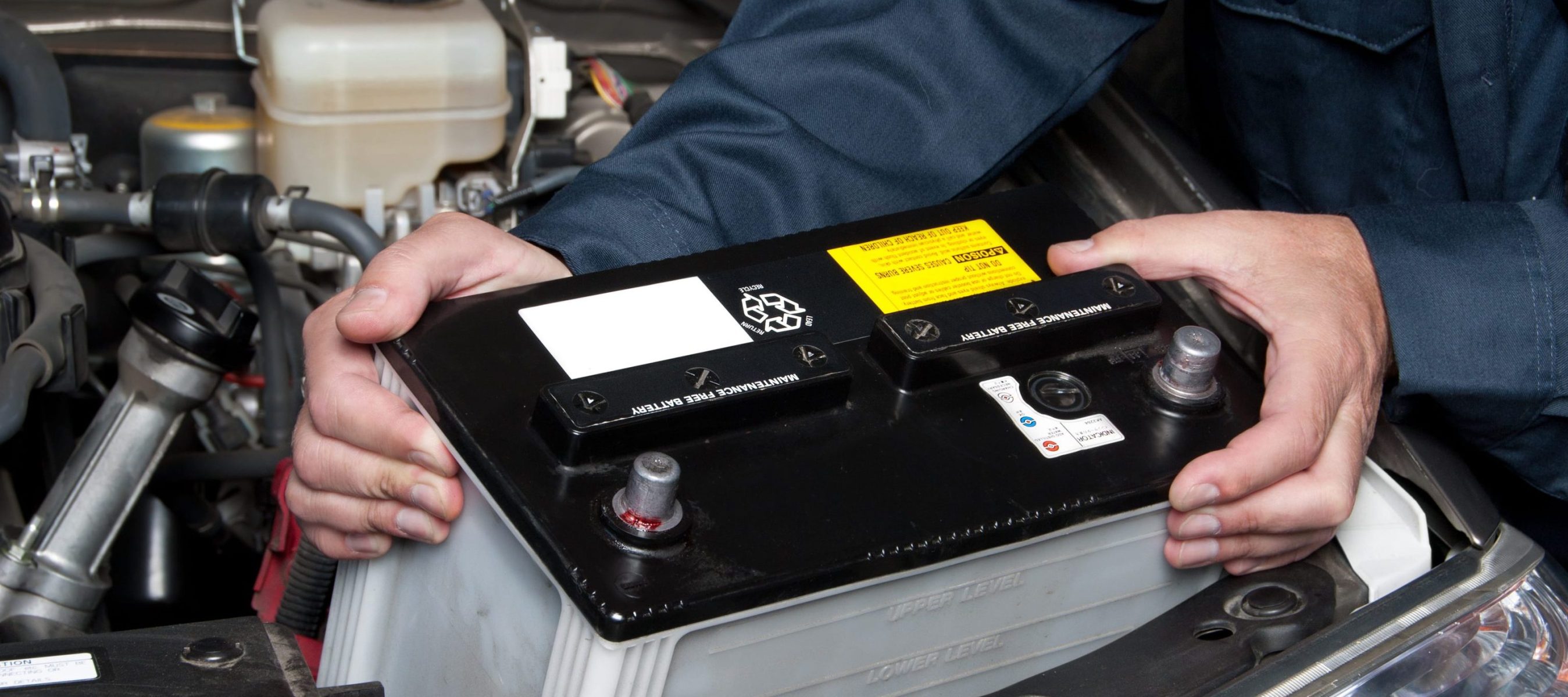 Accu vervangen van een auto door Cardepot